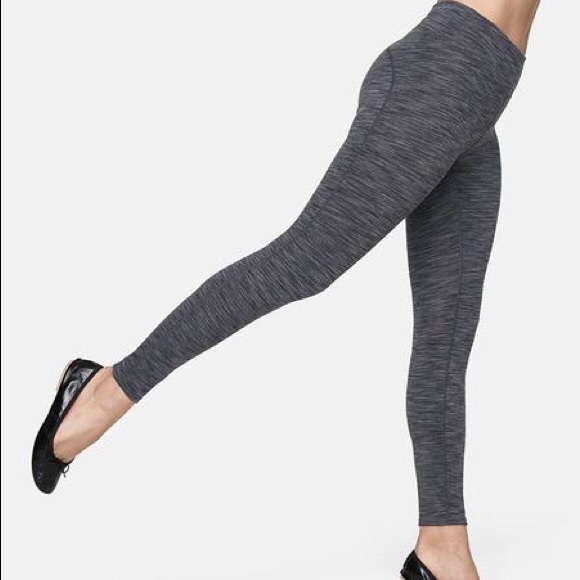 Outdoor Voices Freeform Leggings in Charcoal - Picture 2 of 4